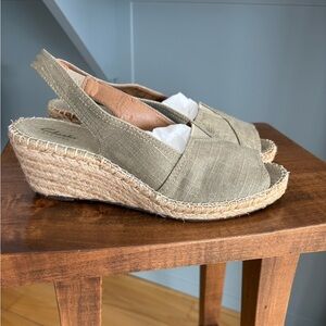 Clarkes Wedge Espadrille Slingback Sandals in Beige with gold threading.